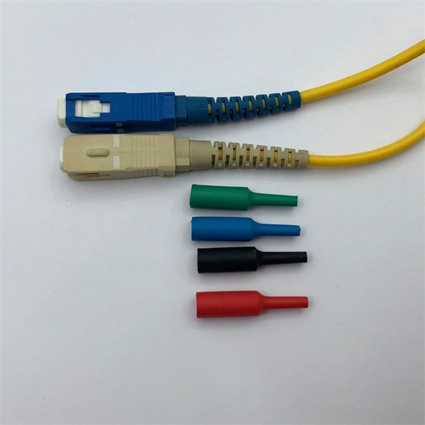 Energy-saving type of optical cable junction box for operator backbone network