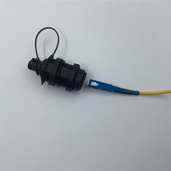 How to connect fiber optic cables to a rack-mount terminal box